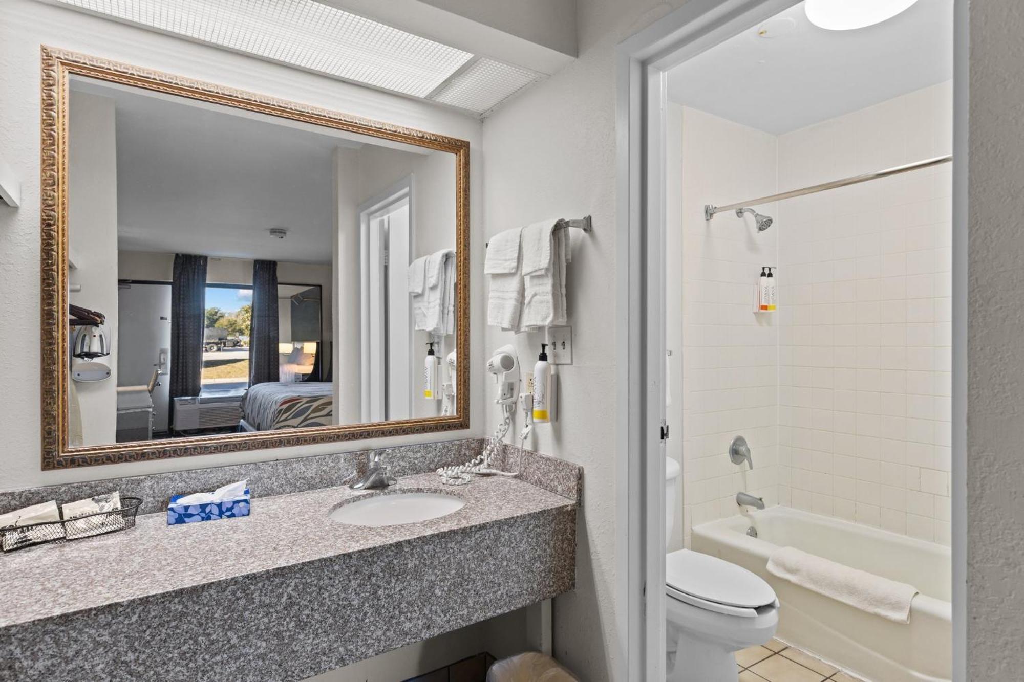 Garnet Inn & Suites, Morehead City Near Atlantic Beach Buitenkant foto